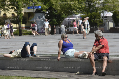 Sopot. Opoczynek na Placu Przyjaciół Sopotu. 20.06.2017...