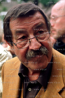 Gunter Grass w Gdansku Wrzeszczu przy swoim domu na...