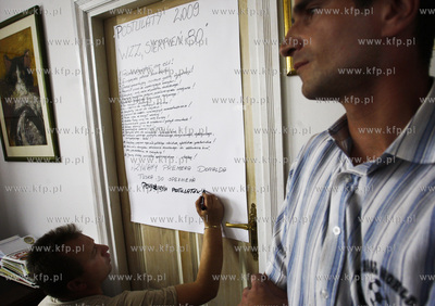 Gdansk. Grupa kilkuosobowa zwiazkowcow Sierpnia 80...