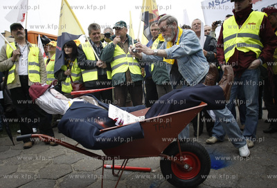 Gdansk. Demonstracja ponad 3 tys. zwiazkowcow z Grupy...