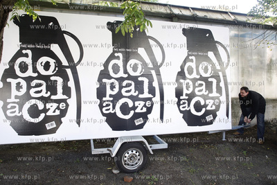 Sopot. Przed sopockim sklepem z dopalaczami (ul.1 Maja...