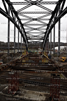 Gdansk. Remont Zoltego Wiaduktu. Prace prowadzi firma...