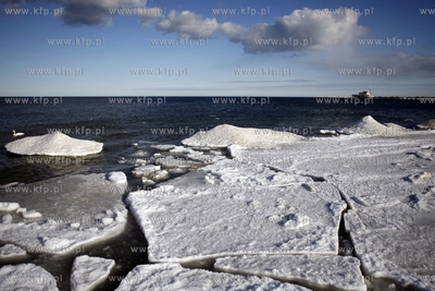 Sopot. Częściowo zamarznięta Zatoka Gdańska.
20.02.2012
fot....