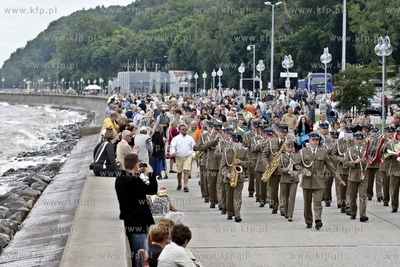 Gdynia. Swieto Marynarki Wojennej. Parada orkiestr...