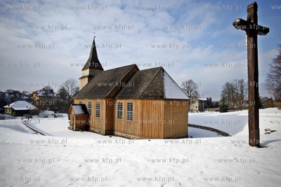 Sierakowice. Zabytkowy, drewniany kosciol sw. Marcina.
07.02.2013
fot....