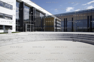 Kampus Uniwersytetu Gdanskiego w Oliwie. Nz budynek...
