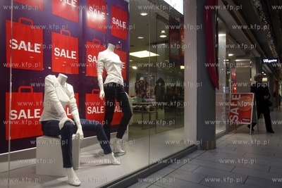 Poswiateczne wyprzedaze w Centrum Handlowym Manhattan...