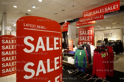 Poswiateczne wyprzedaze w Centrum Handlowym Manhattan...