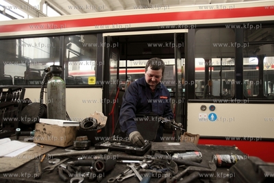 Zajezdnia autobusowa ZKM przy ul. Hallera w Gdańsku.
13.03.2015
fot....
