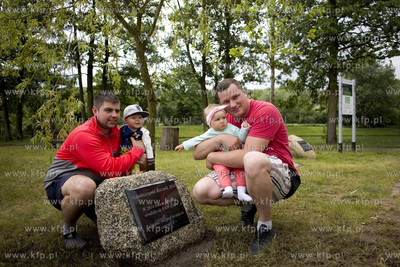 Gdańsk Oliwa. Sadzenie drzewa w Gaju Ojców. Uhonorowano...