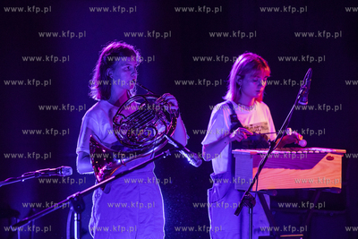 Festiwal Świat Mało Znany. Koncert zespołu Caritas...