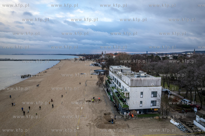 Przeczesywanie i rozkopywanie terenu byłej Zatoki...