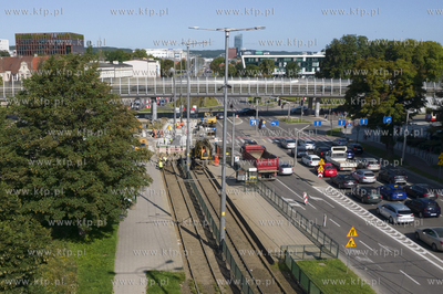 Wrzeszcz. Trwa remont przejazdów przez torowisko tramwajowe...