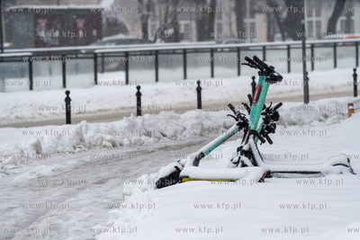 Intensywne opady śniegu w Gdańsku. Zasypane śniegiem...