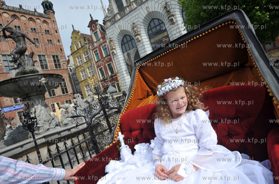 Gdansk. Pierwsza Komunia Swieta. Natalka jedzie bryczka...