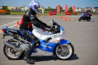 Gdansk. Parking hipermarketu Auchan. Gymkhana - zawody...