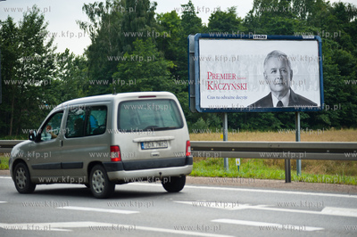 Przejazdowo. Droga krajowa nr 7. Bilblord wyborczy...