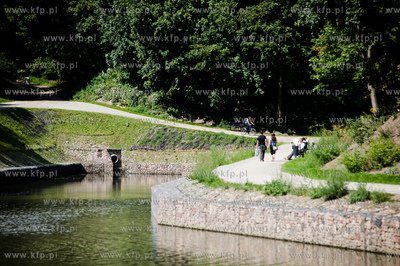Gdansk. Wyremontowany zbiornik retencyjny Powstancow...