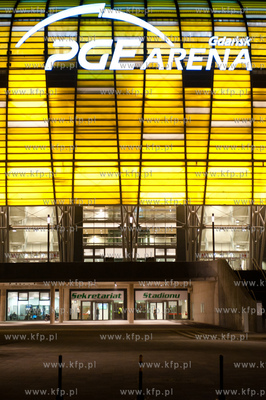 Gdansk. PGE Arena. Podswietlona fasada stadionu. 05.11.2011...