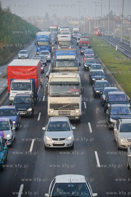 Gdansk. Poranne korki na Armi Krajowej.
07.11.2011
fot....
