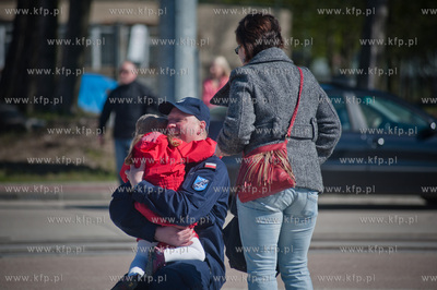 Gdynia. Oksywie. Port Marynarki Wojennej. Powrot niszczyciela...