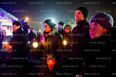 Gdansk. Plac Solidarnosci. Swieto Zmarlych. Litania...