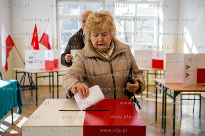 Gdansk. Obwodowa Komisja ds. Wyborow do Rady Dzielnicy...