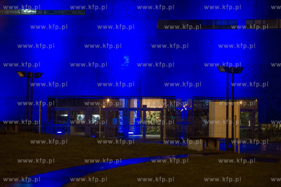 Gdansk. Podswietlona na niebiesko z okazji obchodow...