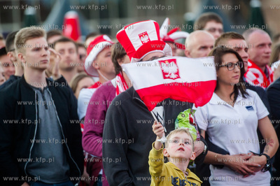 Gdansk. Targ Weglowy. Strefa kibica, gdzie mieszkancy...