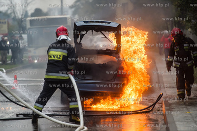 Gdańsk. Pożar auta marki Skoda na ulicy Kartuskiej....