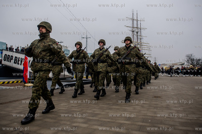 Gdynia. Nabrzeże Pomorskie. Uroczysta przysięga wojskowa...