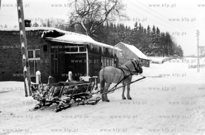 Wies Szymbark na Kaszubach.  21.12.1973
4grudzien73_z.kosycarz_p38a
Fot....
