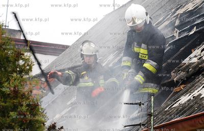 Pozar domu przy ul. Derdowskiego w Rumi. Bez dachu...