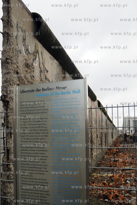 Berlin.Pozostalosci Muru berliskiego - istniejacego...
