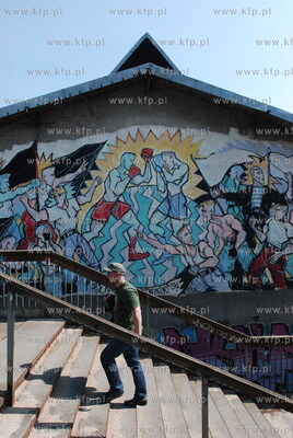 Murales czyli wielkoformatowe malowidla na sciane uwiecznione...