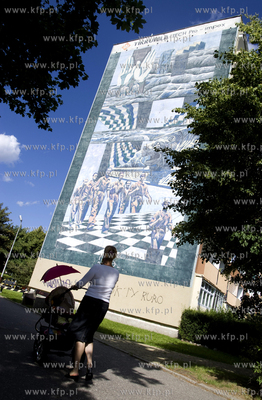 Ozdobne murale na blokach S.M. Zaspa. Dzielo DONATASA...