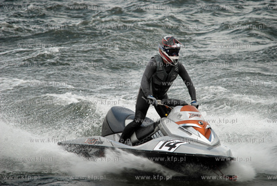 Mistrzostwa Polski Skuterow Wodnych przy molo w Brzeznie...