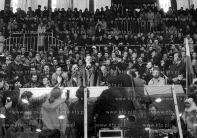 Objazd delegacji Solidarnosci po podkrakowskich miejscowosciach....