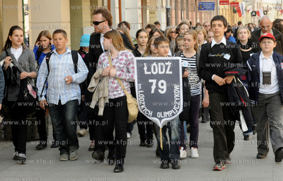 Warszawa. Trwa zaloba narodowa po katastrofie prezydenckiego...