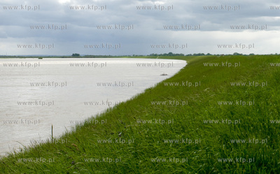 Waly przeciwpowodziowe w miejscowosci Leszkowy
 25.05.2010...