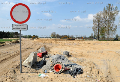 Budowa autostrady A1 na odcinku Torun - Strykow. 25.04.2011...