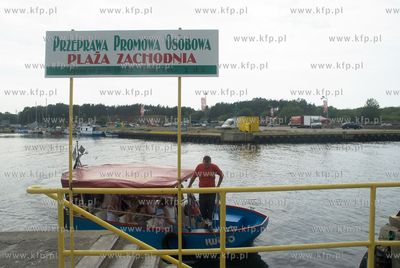 Przeprawa promowa przez kanal portowy w Ustce
30.06.2011
Fot....