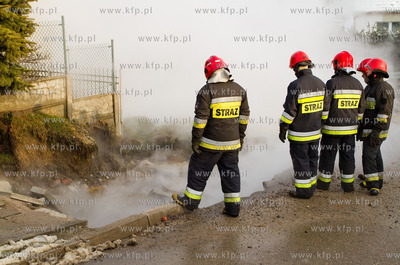 Pekniecie rury cieplowniczej w Gdansku na ul. Pana...
