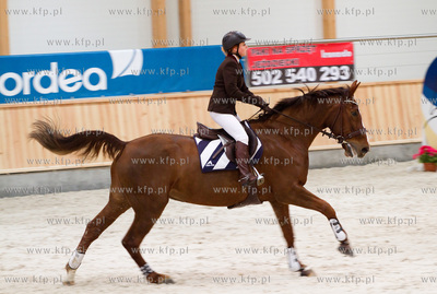 Pierwszy dzien Halowych Regionalnych Zawodow w Skokach...