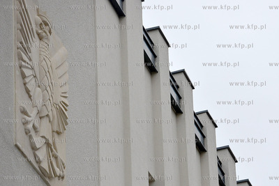 Gdynia. Dobiega konca remont elewacji budynku dawnego...