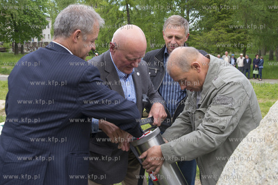 Redzikowo. Uroczyste wkopanie aktu erekcyjnego pod...
