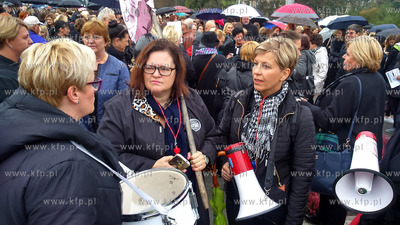 Ogólnopolski strajk kobiet w Gdyni na Skwerze Kościuszki....