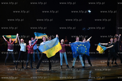 Wystep Kozakow z zespolu tanecznego "Sonechko" Zytomierskiej...