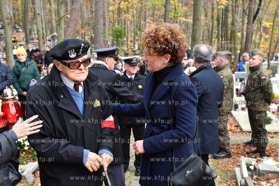 Sopot. Cmentarz komunalny. Modlitwa w kwaterze Armii...