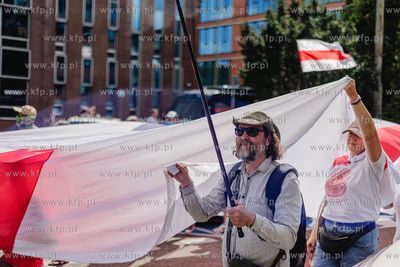 Gdańsk.  Marsz godności dla Białorusi.  Społeczna...